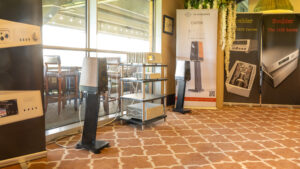 A hi-fi system made up of YG Cairn loudspeakers, Boulder 866 integrated streaming amplifier, Cardas Clear Beyond cables.